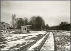 Stationen ritad av arkitekt Rudolf Lange och öppnad 1917. En- och enhalvvånings putsat stationshus. 1936 ombyggdes väntsal och expedition. Avbemannad från årsskiftet 1974/75, 1980 nedklassat som hållplats. Stationshuset revs sommaren 1982. Stationshuset ersattes efter rivningen av en öppen busskur