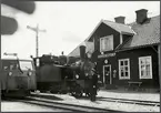 TÖJ gammalt och nytt på Doverstorp station juni 1950
FNJ , Finspång - Norsholms Järnväg .
Norra Östergötlands Järnväg, NÖJ lok 11 