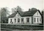 Ekeby station vid nedläggningen av bandelen Billesholm-Landskrona 29/5-1960.
Stationen byggd av LEJ 1875 .Envånings stationshus i tegel .
LEJ , Landskrona - Engelholms Järnväg