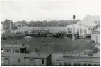 Station anlagd 1873. Nybyggt stationshus, två våningar i tegel,  Den första stationsbyggnaden envånings i trä. Ny stationshus 1897. Godsmagasinet brann 1902, ersatt med ett nytt 1903. Nytt lokstall 1898. 1874 byggdes en järnvägsverkstad med korsvirke och tegel. Denna brann 1922. Ny verkstad byggd 1916 - 1923.