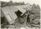 Vagnsurspårning vid Flen. Statens Järnvägars, SJ mätvagn Bo7 2249 byggd på Örebro huvudverkstad 1915. Efter olyckan byggdes vagnen om på Kalmar Verkstad då den fick ny stålkorg. Den användes som mätvagn fram till 1971 då mätutrustningen togs bort och skänktes till Tekniska Museet.