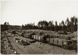 Grustag vid Frinnaryd. Ett flertal Ib-vagnar samt två Nm och