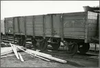 Statens Järnvägar, SJ I 12136.
Bilden tagen i samband med en olycka vid Gävle hamn, Fredriksskans, då en godsvagn kolliderade med en lastbil.