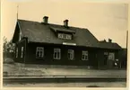 Envånings stationshus i trä  Håll- och lastplats öppnad 1.1.1913