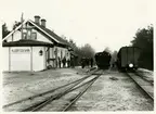 Stationen anlades 1874 och har senare tillbyggts och moderniserats. Bangården har utbyggts med ett spår. Stationshus i trä i en och en halv våning.