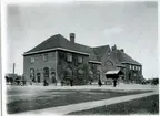 Järnvägen från Kattarp till Höganäs öppnades 1885 av SHJ, Skåne - Hallands Järnväg. I Höganäs fanns då två stationer, Höganäs Övre och Höganäs Nedre. Efter 1919 blev det en station istället för Höganäs Övre och Höganäs Nedre. Då byggdes nya stationshuset två våningar i tegel.  En stor ombyggnad ägde rum 1936, magasinet sammanbyggdes med stationsbyggnaden. Nedlagd 1992.