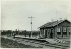 Station anlagd 1873. Stationshuset, två våningar i trä, nybyggt 1924. Mekanisk växelförregling .Den första stationsbyggnaden envånings i trä. Ny station byggd 1919