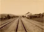 Station anlagd 1878. Tvåvånings stationshus i trä. Mekanisk växelförregling