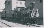 Kristianstad - Hässleholms Järnväg, CHJ Lok 2 Carl  XV   Barnens dag i Kristianstad 1946.  Festspelsinvigningen av banan Hässleholm-Kristianstad år 1865 .Invigningståget.