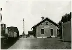 Station öppnad 1897. Stationshuset, envånings, putsat, utökades med en mindre tillbyggnad 1920. Efter 1978 hållplats.