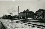 Stationen öppnad för trafik 1875-12-07. 1939 ombyggdes stationshuset och fick därigenom en modern interiör. I samband med elektrifieringen 1947  byggdes godsmagasin. Även bangården ombyggdes. Stationen har tre industrispår till olika industrier. Tåg med långlok, SWB F 39. Loket tillverkades 1899 av Motala Verkstad, tillverkningsnummer 199. Skrotades 1936.