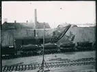 Bangård på Svartön vid Luleå station. Malmlastningskran, ångkran Bucyrus.