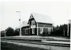 Trafikplats anlagd 1898 och öppnad 15 januari 1900. Stationshus i trä, restaurerat 1949.