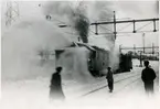 Snöslunga SJ A5 i drift på bangården. Efter det stora snöfallet under trettondagshelgen 1948. Från vänster överbanmästare Holmqvist,  banmästare Karl Magnusson och banbevakare Rune Gummesson.