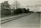 Odensberg tillkom 1876 som en mötesstation för att öka kapaciteten på Västra stambanan. Året efter diskuteras mötesplatsens förändring till station, men det dröjer till år 1892 innan det bestäms att Odensbergs mötesstation ska utvidgas till fullständig station. Samtidigt flyttas banvaktstuga nr 504 från Falköping till Odensberg. Under åren 1898-1903 utvidgas spårsystemet. Laskaj och godsmagasin byggs till. Stationshuset byggs till 1906.