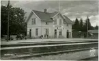 Sölvesborg - Olofström - Älmhults Järnväg öppnades 1901 för allmän trafik. Samma år anlades station. Då byggdes en- och enhalvvånings stationshus i trä. Järnvägen förstatligades 1942. På 1950-talet ersattes stationshuset med en nybyggnad öster om banan. Stationen och hela bangården är anpassade efter industriomgivningen bland annat Svenska stålpressnings, plåtpressverk, emaljeringsverk, träullfabrik, såg, kvarn och kraftverk. Persontrafiken lades ned 1984 och bandelen Sölvesborg - Olofström revs upp. Idag trafikeras bandelen Olofström - Älmhult med godståg från Volvo till Göteborg och gent samt tåg med skrot från Volvo av Stena Metall.