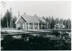 Station anlagd 1922. Envånings stationshus i trä. 1942 blev nedgraderad till håll- och lastplats. Den blev nedlagd 1963.