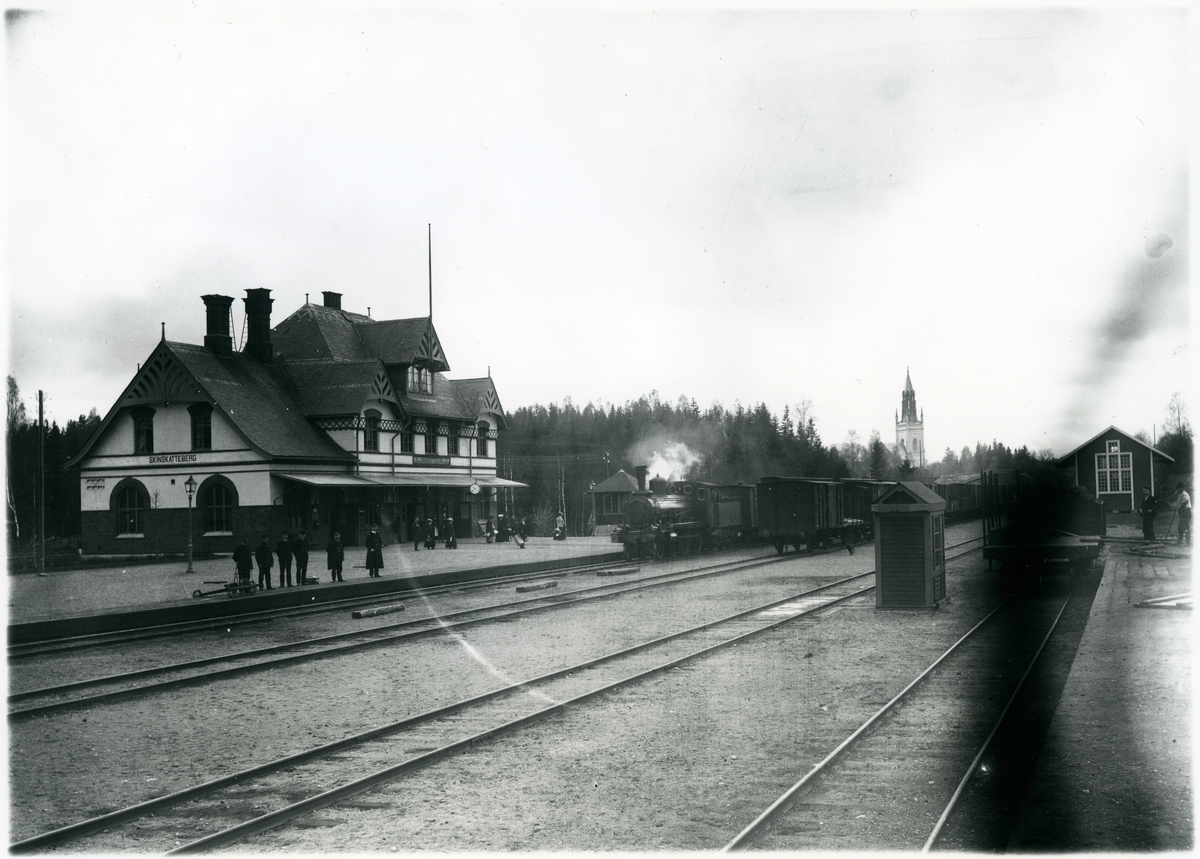 Text på bilden - Skinnskatteberg omkring 1900. Bedömer den senare.