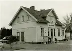 Sollebrunn station. Statens Järnvägar, SJ. Var mellan 1900-1970 station på Västgötabanan. Köptes av Statens Järnvägar, SJ 1948. Banan nedlagd 24/8 1970.