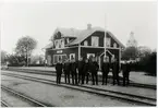 Åseda station. Stins Axel Holmér med personalen .