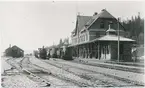 Örnsköldsviks station. Statens Järnvägar, SJ. SJ Kc 331 och SJ Oc 387.