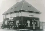 Örsundsbros station. Uppsala- Enköping Järnväg, UEJ. Det första stationshuset som brann ner 1924.