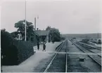 Östertibble station. Oxelösund-Flen-Västmanlands Järnväg, OFWJ. Öppnad 1877 och fick eldrift 1954.