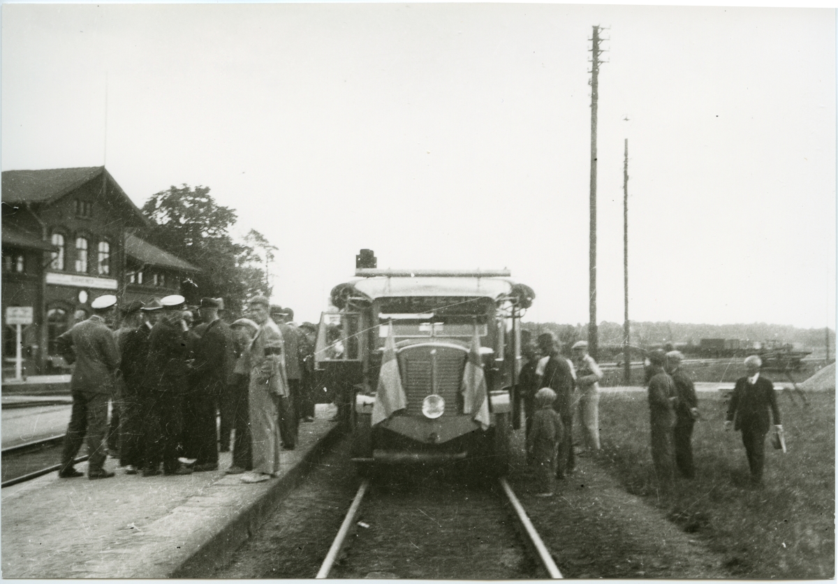 Öxnereds station. Motorvagn "Michelin".