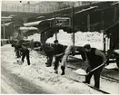 Snöskottning vid Stockholm Central.