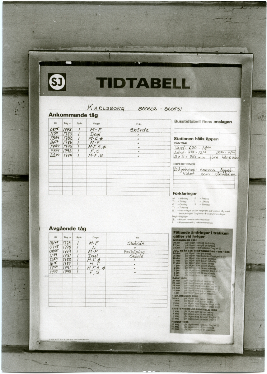 Tidtabell Karlsborgs järnvägsstation, 1985-06-02 till 1986-05-31.