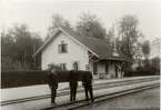 Klavreström stationsmästare med personal.