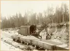 Grusgropen vid Riddarhyttan vid linjen till Bäckegruvan.
Bucyrus grävmaskin.
KUJ 23, KUJ 10, KUJ 36