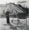 Transportör för lastning av gods på överförningsvagn från zinkvittfabriken i Rånäs, maj 1956.