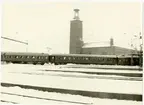 Persontåg på ingång till Stockholms Central.