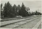 Ulriksfors stationshus och trädgården.