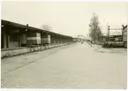 Vy vid Uppsala godsmagasin. Till höger i bilden ser man elloket. Statens Järnvägar, SJ Rc2 1104.