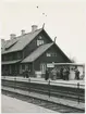 Vännäs station. Statens Järnvägar, SJ. Stationen anlagd 1891. Stationshuset byggdes om 1927. Elektrifiering 1941. Blev k-märkt 1986.