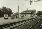 Busshållplats vid Ängelholms stationshus.