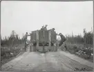 Användning av grussläpa vid bellastningsarbetet sommaren 1912.
Gällivare-Porjus.