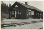 Envånings stationshus i trä, hållplats 1937 station 1956. persontrafik upphör 1969. Säsongtrafik från 1993.