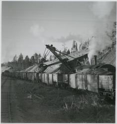 Vaimat grusgrop, Io-vagnar lastas med grus.