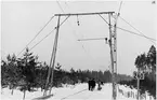 Elektrifieringsarbete på linjen strax söder om Hasselfors station.