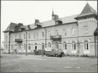 Statens Järnvägar, SJ arbetsfordon parkerat vid stationshuset.