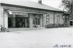 Tureberg järnvägsstation, gatusidan.