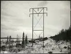 Isolatorerna färdigupphängda på linjen Porjus-Kuosakåbbo.