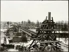 Bro över Dalälven vid Krylbo under byggnation. Öppnades i september 1875.