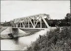 Järnvägsbron över Moälven på linjen mellan Mellansel och Vännäs, provbelastning med loket Statens Järnvägar, SJ L 838 och godsvagnarna Statens Järnvägar, SJ Q 1043 och SJ Q 1050.