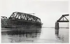 Svängbron över Torne älv under uppbyggnad. På linjen mellan Haparanda - Torneå.