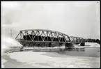Provbelastning av bron över Umeälven vid Lycksele.