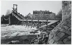 Rivningsarbete gamla järnvägsbron i Falkenberg.